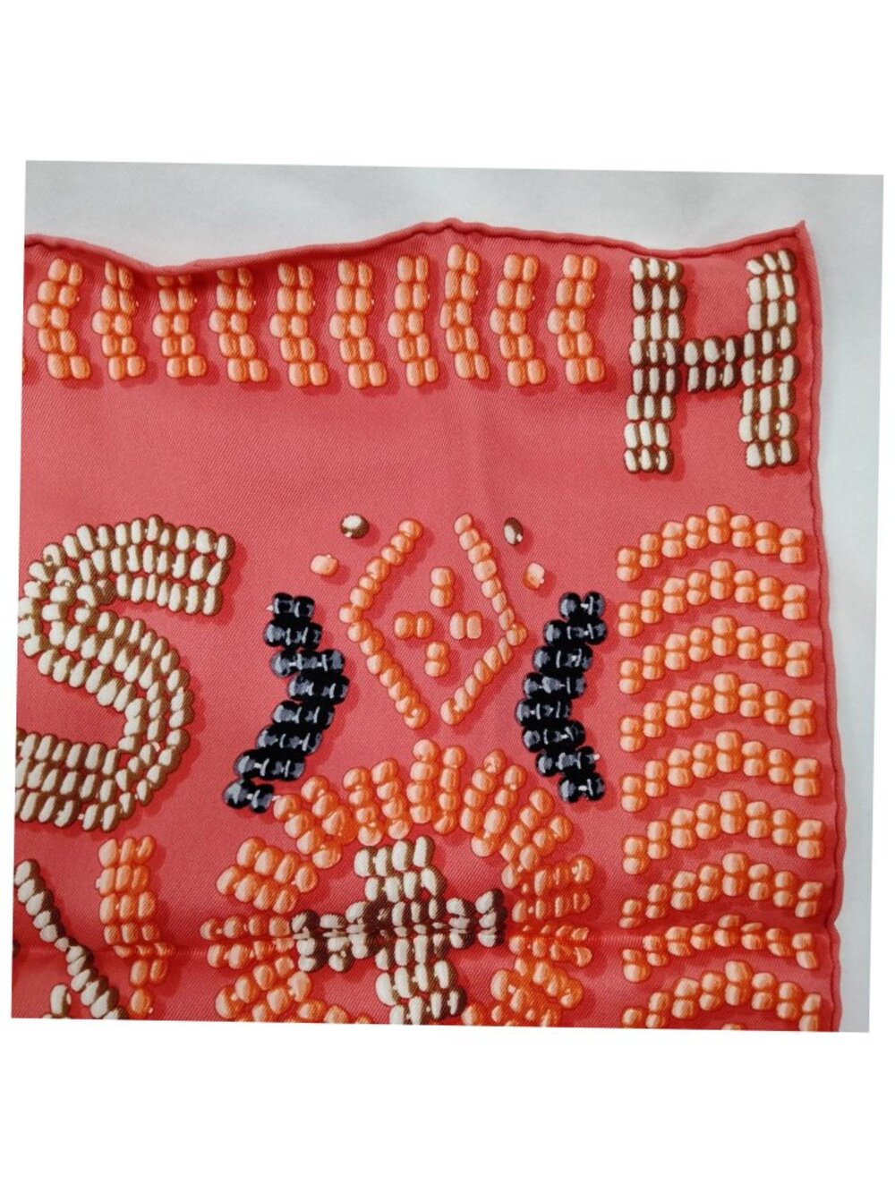 Authentic Hermès Kelly en Perles Carré 90 Silk Scarf - Picture 6 of 10